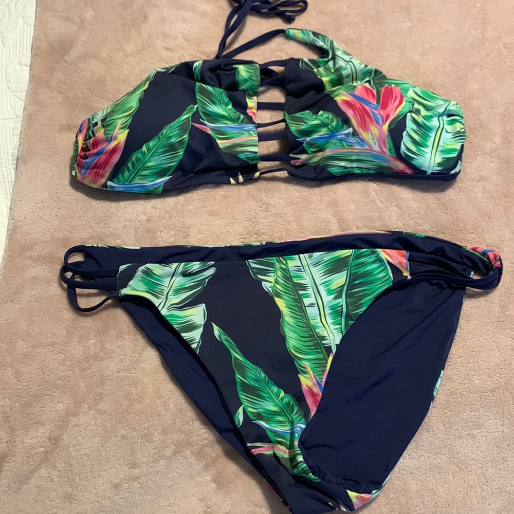 Body Glove Navy with tropical floral palm leaf print size large top and bottom